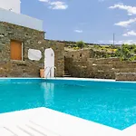 Vila Imarkellis Tinos Boutique *